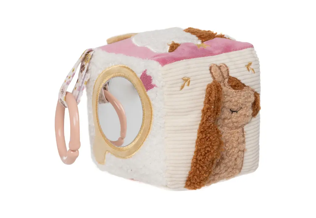 CUB D'ACTIVITATS FADES AMB FLORS                  